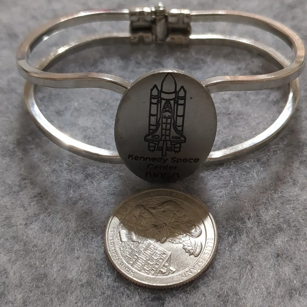 NASA Bracelet  Kennedy Space Center  Silver Tone Collectible - Picture 5 of 9